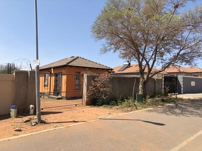 House For Sale In Goudrand, Roodepoort