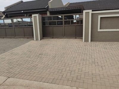 House For Sale In Heidedal, Bloemfontein