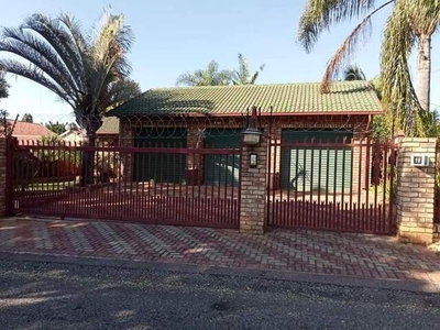 House For Sale In Ninapark, Akasia