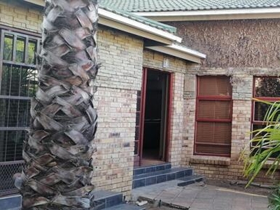 House For Sale In Pentagon Park, Bloemfontein