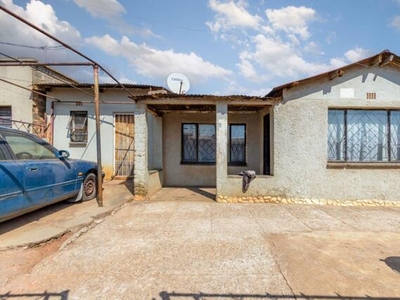 House For Sale In Tembisa Central, Tembisa