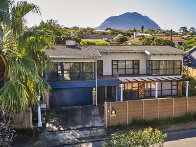 House For Sale In The Links, Somerset West