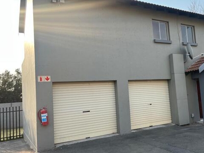 Townhouse For Rent In Fairland, Randburg