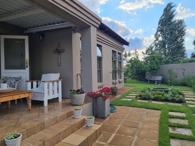 Townhouse For Rent In Woodland Hills Wildlife Estate, Bloemfontein