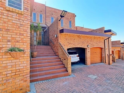 Townhouse For Sale In Bruma, Johannesburg