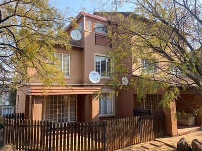 Townhouse For Sale In Castleview, Germiston