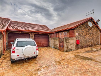 Townhouse For Sale In Edleen, Kempton Park
