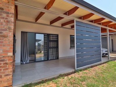 Townhouse For Sale In Fairlands Estate, White River