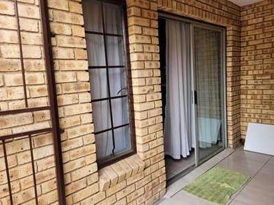 Townhouse For Sale In Florida Lake, Roodepoort