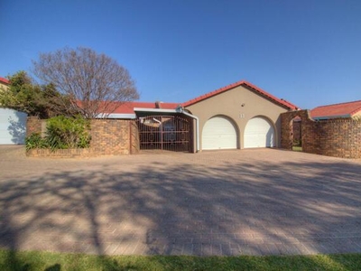 Townhouse For Sale In Glen Marais, Kempton Park