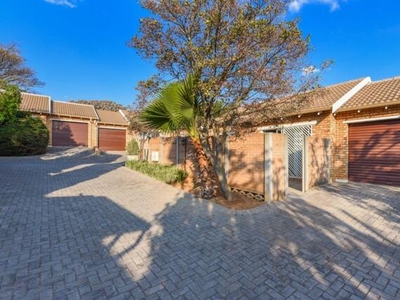 Townhouse For Sale In Honeydew Ridge, Roodepoort