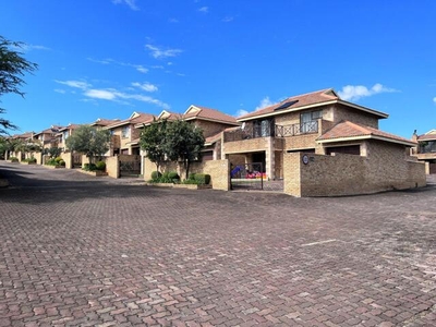 Townhouse For Sale In North Riding, Randburg