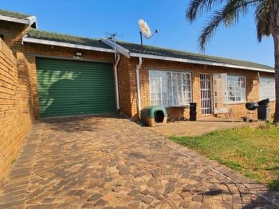 Townhouse For Sale In Rangeview, Krugersdorp