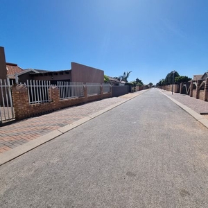 3 Bedroom Freehold Sold in Madiba Park