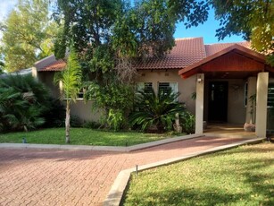 4 Bedroom House For Sale in Flora Park