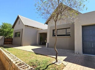 Immaculate 3 Bedroom 2 Bathroom Townhouse in Leloko