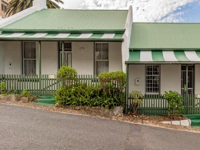2 Bedroom cottage for sale in Gardens, Cape Town