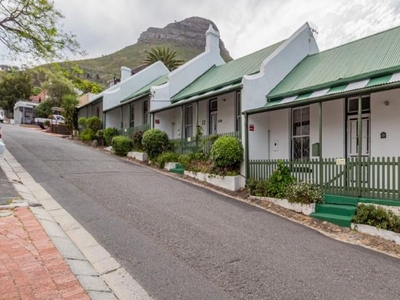 2 Bedroom cottage sold in Gardens, Cape Town