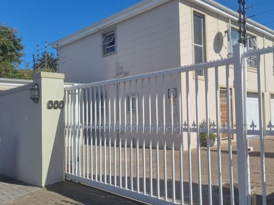 3 Bedroom duplex townhouse - freehold rented in Heathfield, Cape Town