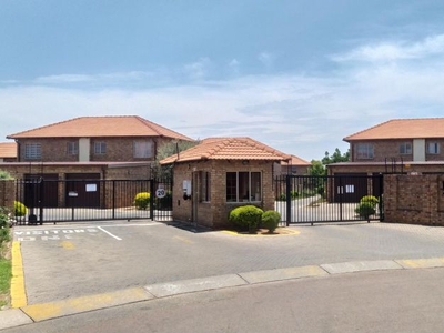 3 Bedroom duplex townhouse - sectional rented in Annlin, Pretoria