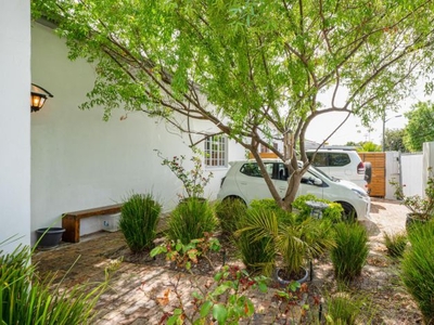 3 Bedroom house for sale in Diep River, Cape Town