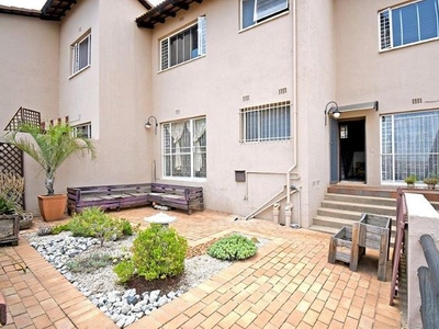 3 Bedroom Townhouse For Sale in Sunnyrock