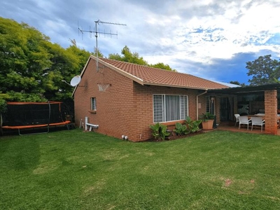 3 Bedroom townhouse - sectional for sale in La Montagne, Pretoria