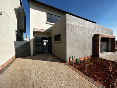 3 Bedroom Townhouse To Let in Woodland Hills Bergendal