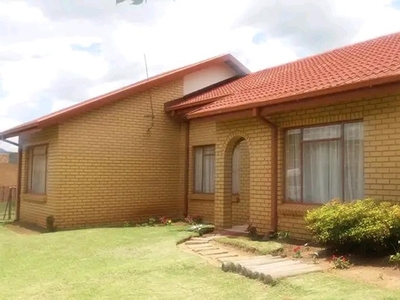 4 Bedroom House for Sale For Sale in Harrismith - Private Sa