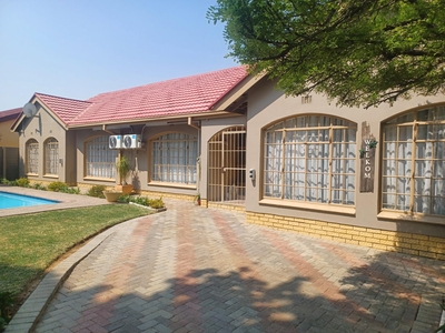 4 Bedroom House for Sale For Sale in Jan Cilliers Park - MR5