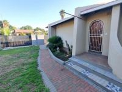 4 Bedroom House for Sale For Sale in Protea Park - MR607228