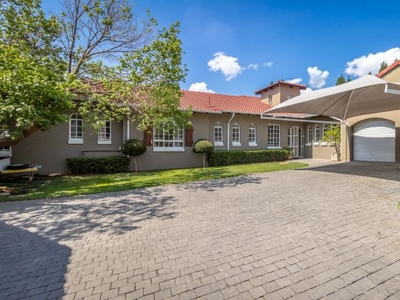 5 Bedroom townhouse - sectional to rent in Douglasdale, Sandton