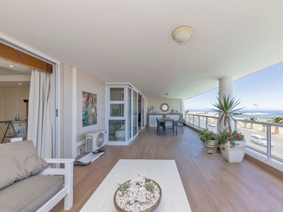 2 Bedroom Apartment To Let in Mouille Point
