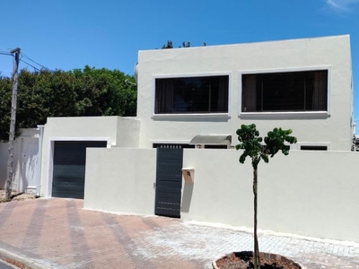4 Bedroom house rented in Plumstead, Cape Town
