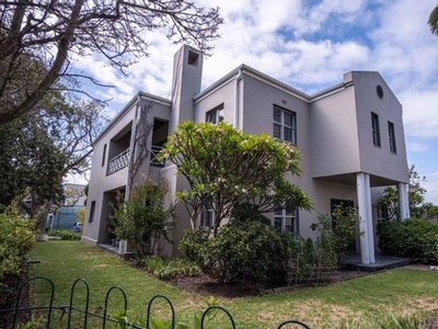 6 Bedroom House For Sale in Wynberg