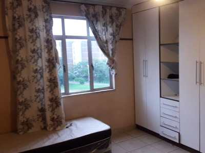 2.5-bedroom penthouse flat (with garage) for sale in Bulwer