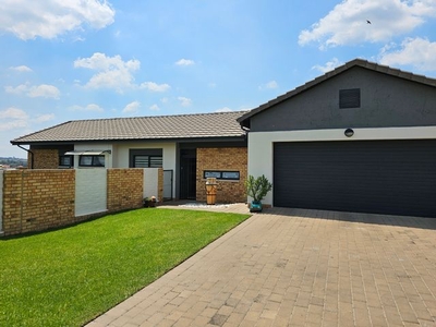 3 Bedroom House For Sale in Amberfield
