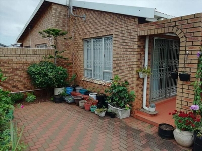 3 Bedroom House For Sale in Lotus Park