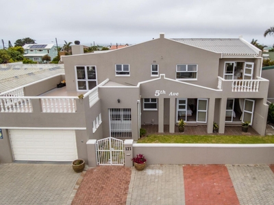 6 Bedroom House for sale in Kleinmond Central - 171 5th Avenue