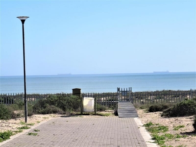 Lovely three bedroom plot and plan with access to the beach!