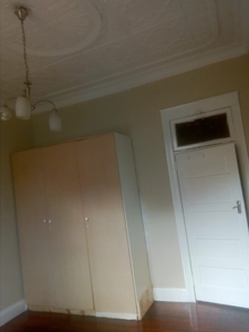 Room with build in cupboards to rent in Observatory