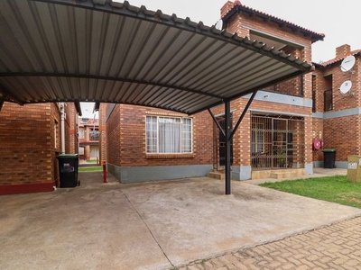 This 2-bedroom apartment in Woodridge Park offers a comfortable and secure living environment.
