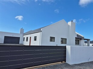 4 Bed Simplex in Saldanha