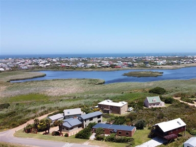 880 m² Land available in Bettys Bay