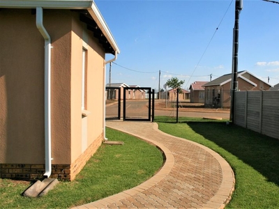 House in Savanna City For Sale