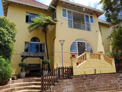 PRIME GLENWOOD A CHARACTER HOME 3BED 2 BATH WITH SECURE PARKING R3790000.00 MANNING RD