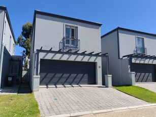 Stunning bedroom duplex in Langeberg Heights, Kraaifontein—your dream home awaits! Don’t miss out!