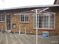 2 Bedroom Townhouse to rent in Krugersdorp North - Pet Friendly