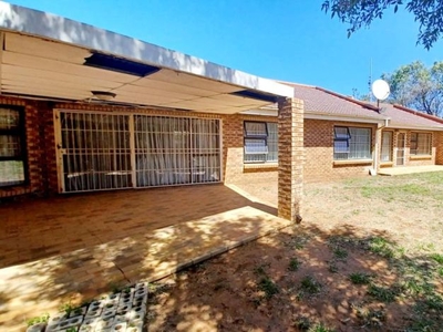 6 Bedroom farm for sale in Groenvlei SH, Bloemfontein
