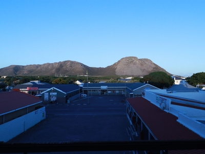 2 Bedroom Apartment For Sale in Gansbaai Central